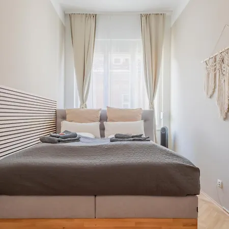 דירה Indigo Breeze - Historic Center With Elevator & Free Parking By Hero Homes גראץ
