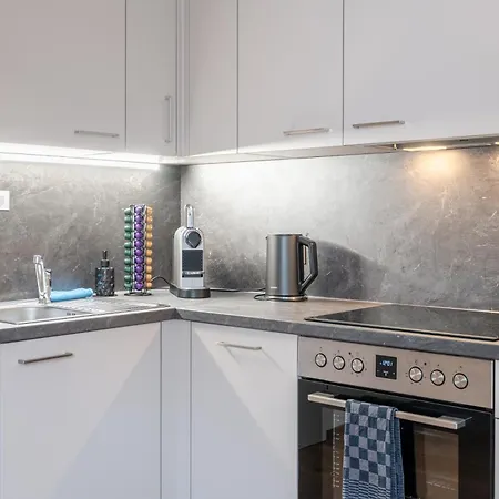 Indigo Breeze - Historic Center With Elevator & Free Parking By Hero Homes Apartment *