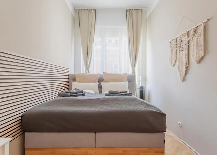 Apartment Indigo Breeze - Historic Center With Elevator & Free Parking By Hero Homes Graz