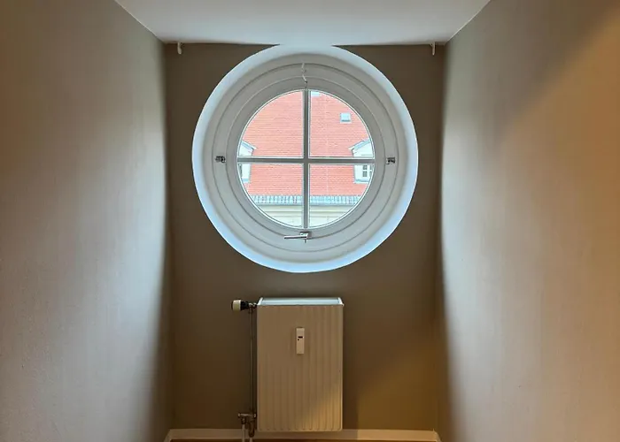 Indigo Breeze - Historic Center With Elevator & Free Parking By Hero Homes Apartment