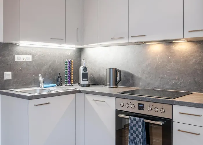 Indigo Breeze - Historic Center With Elevator & Free Parking By Hero Homes Apartment *